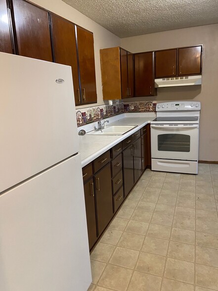 Kitchen - 103 E 12th Ave