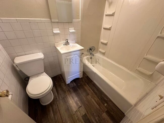 Building Photo - 2 bed / 1 bath -4 plex - close to school - 308 McKissick Unit 2 Pleasant Hill MO - Rent $895