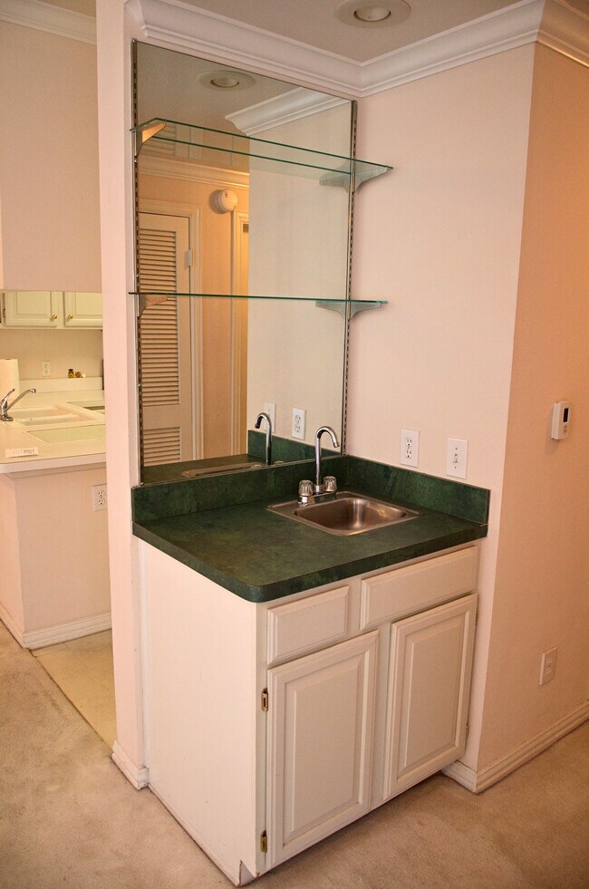 Wet Bar - 2111 Welch St