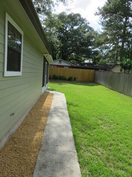 Building Photo - 432 Merlin Way