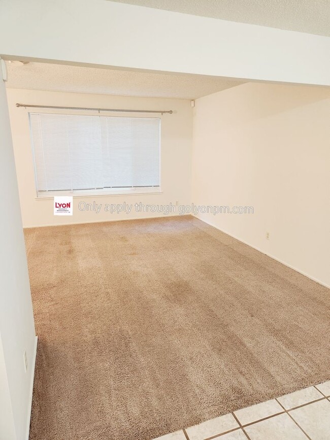 Building Photo - Spacious Townhome Available Now!