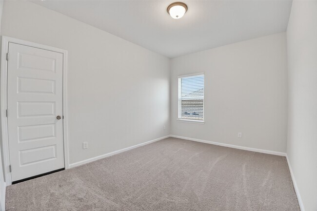 Building Photo - 2615 Ryon Falls Dr