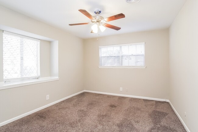 Building Photo - 13322 Oak Leaf Ln