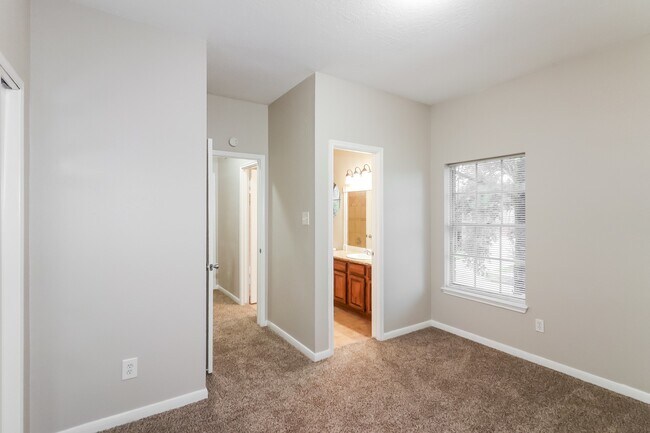 Building Photo - 1443 Autumn Dawn Ct