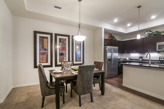 Amberley at Inverness | Englewood, CO Apartments | Dining Area - Amberley at Inverness