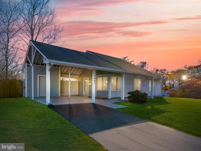 Building Photo - 15901 Perkins Ln