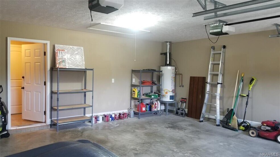 Building Photo - 9001 Saw Tooth Loop