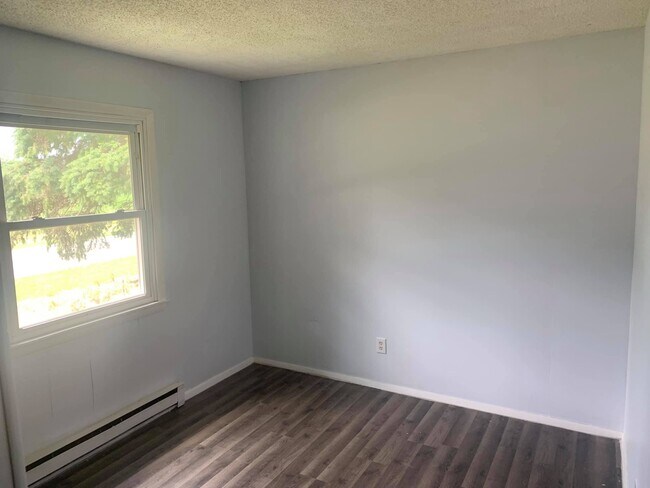 Building Photo - 406 W Alyea St