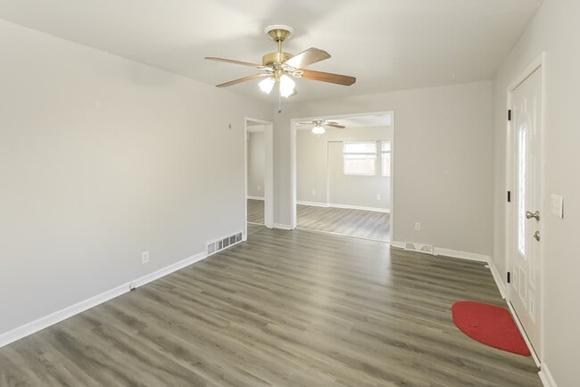 Building Photo - 2700 Powell Dr