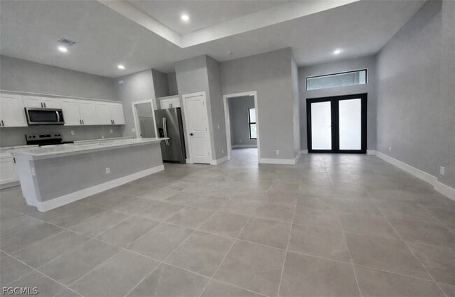 Building Photo - 529 SE 7th St