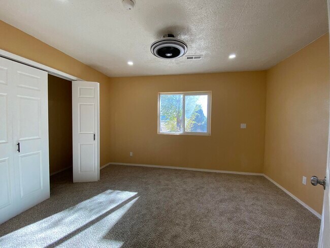 Building Photo - 72 Aspen Dr