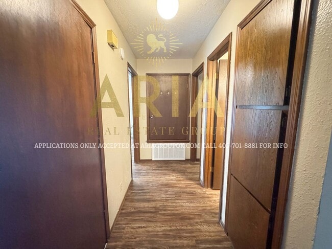 Building Photo - West Norman 2 Bed 1 Bath!