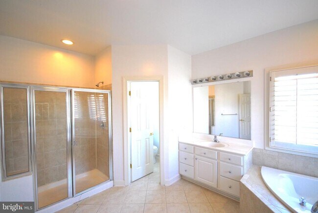 Building Photo - 5319 Kenzie Audrey Ct