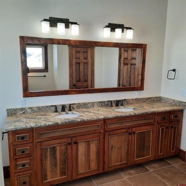 Building Photo - Off The Grid Rental