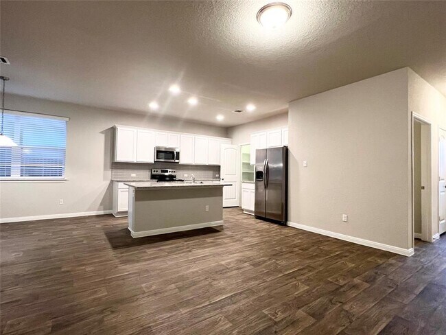 Building Photo - 105 Naset Dr