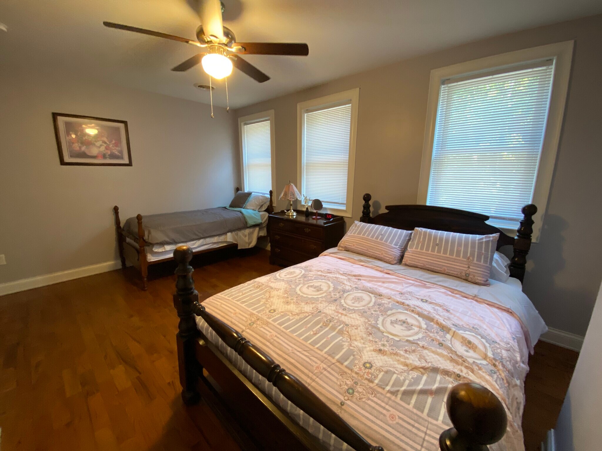 Building Photo - 907 E Carson St