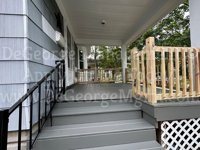 Building Photo - 4 Bedroom 1 Bath Single Family Home for Re...