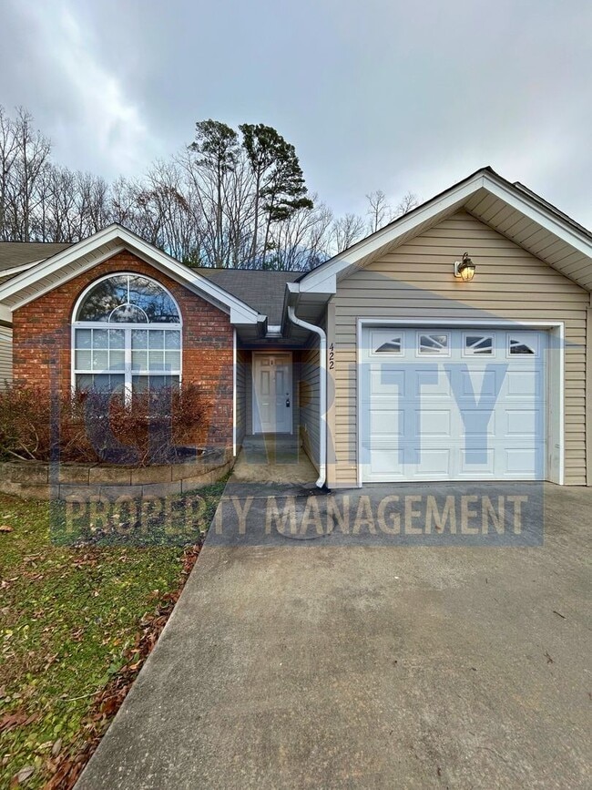 Building Photo - Single level, two bedroom townhome!