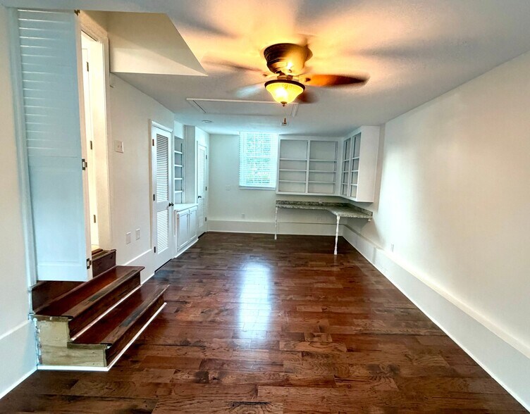 Building Photo - 302 Rolling Acres Dr