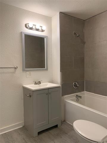 Building Photo - 500 E Heron St