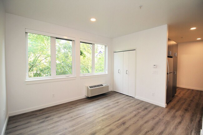 Building Photo - 2919 SE Division St