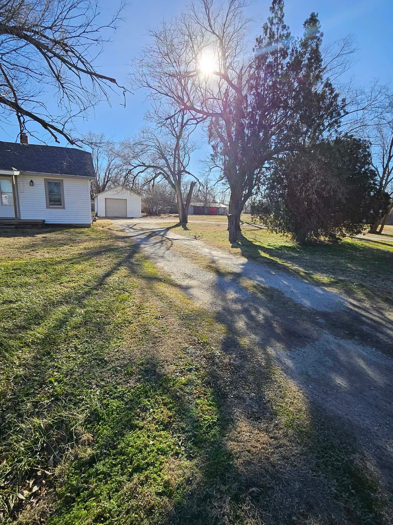 Lot - 325 E Avenue C