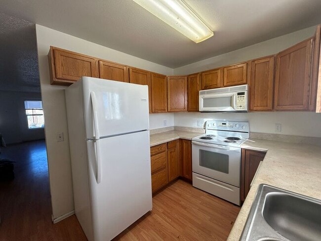 Building Photo - 4797 Live Oak Dr