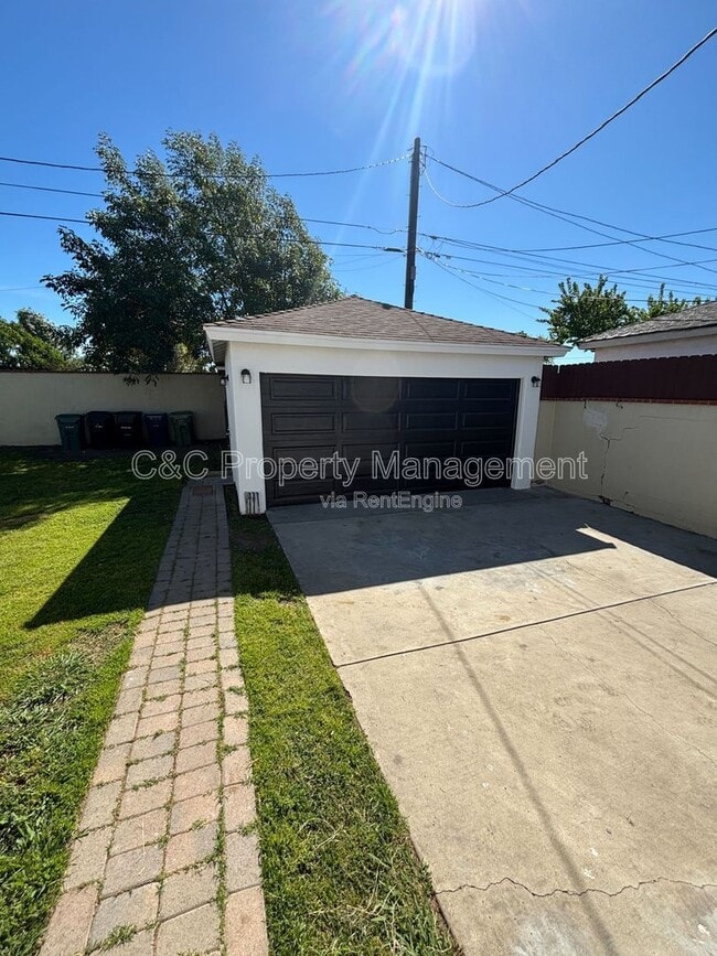 Building Photo - 1408 E 142nd St