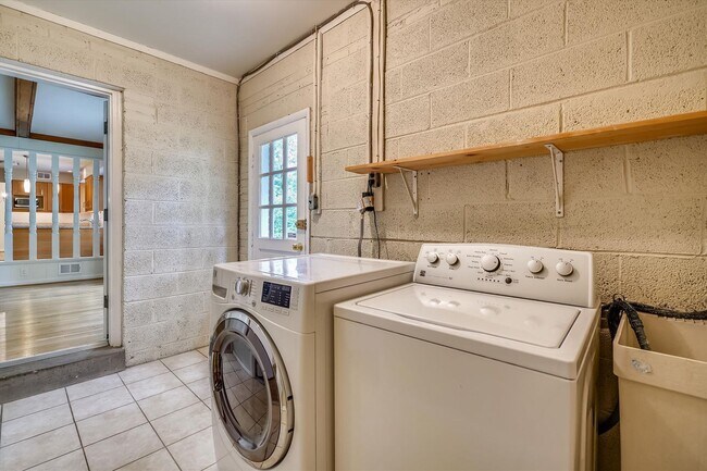 Building Photo - 11200 Powder Horn Dr