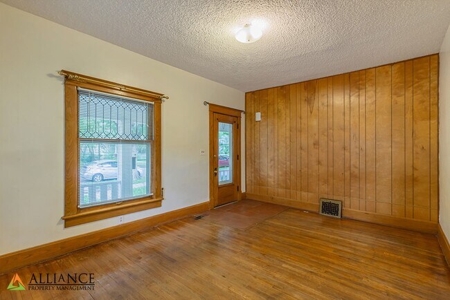 Building Photo - 800 Osage St