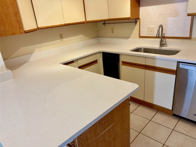 Building Photo - 1830 Veranda Dr