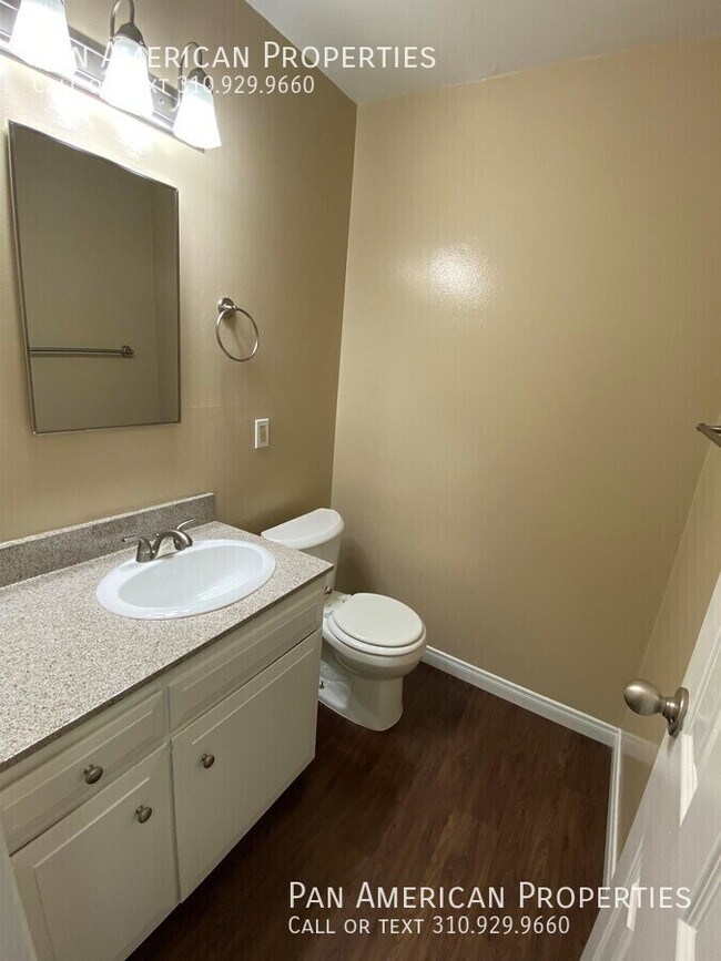 Building Photo - 812 N. Azusa-#4