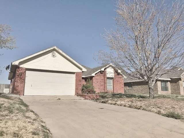 Primary Photo - Spacious Brick Home! Zia School District!