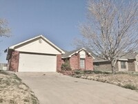 Building Photo - Spacious Brick Home! Zia School District!