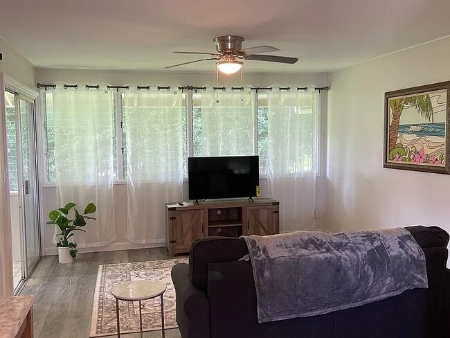 Building Photo - 485 Waianuenue Ave