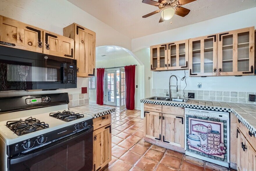 Building Photo - 536 Avenue L