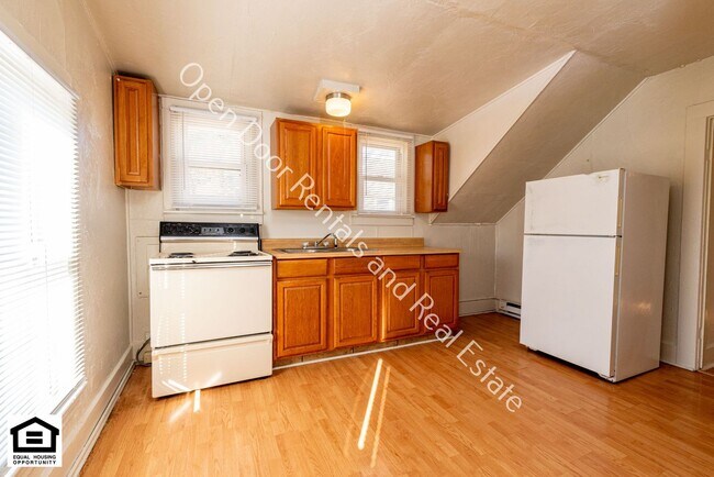 Building Photo - 608 Anderson Ave