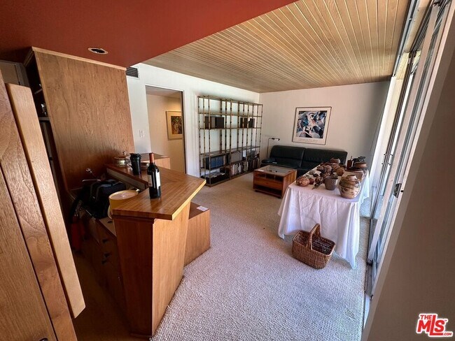 Building Photo - 590 N Tigertail Rd