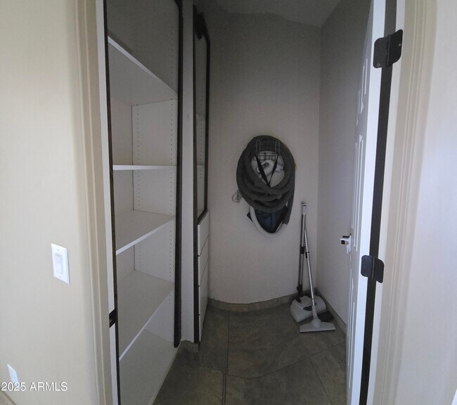 Building Photo - 839 W Hermosa Dr