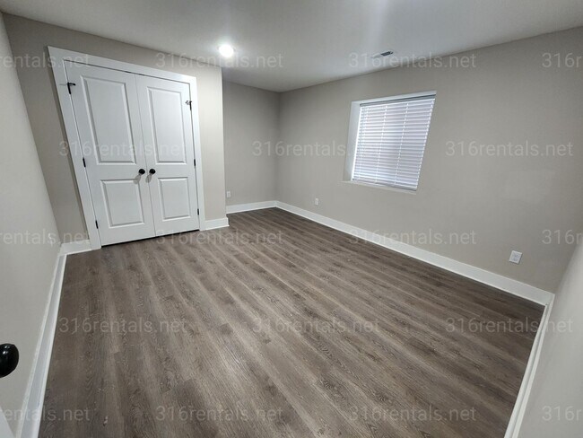 Building Photo - 5258 N Plumthicket St