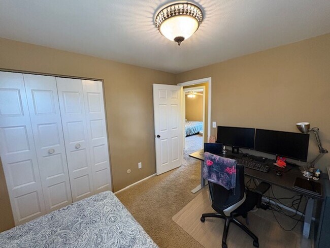 Building Photo - Fantastic 3 bed 2 bath home in Centennial ...