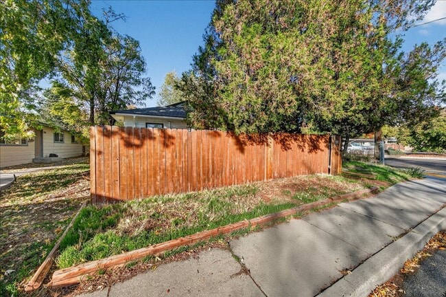 Building Photo - 27th St. 501/503