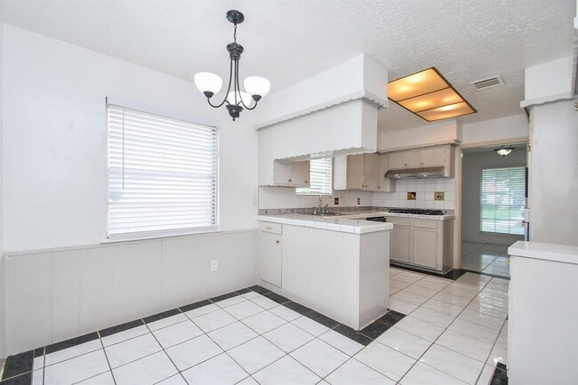 Building Photo - 7714 Eichler Dr