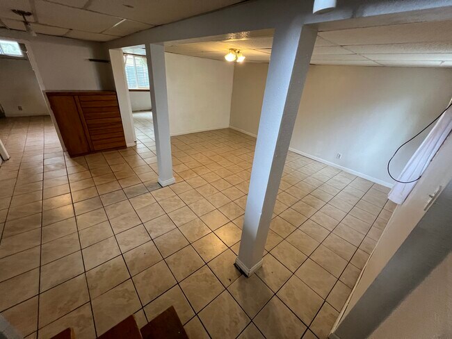 Building Photo - 6118 N Monroe St