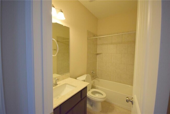 Building Photo - 420 Blue Waterleaf Ln