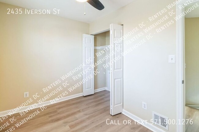 Building Photo - Move-in ready 2-level, 2Bd/1Bth end-of-row...