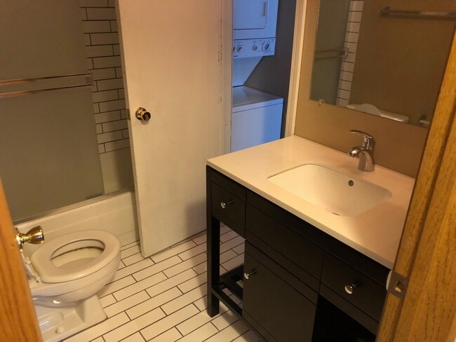Building Photo - 1410 Selmi Dr