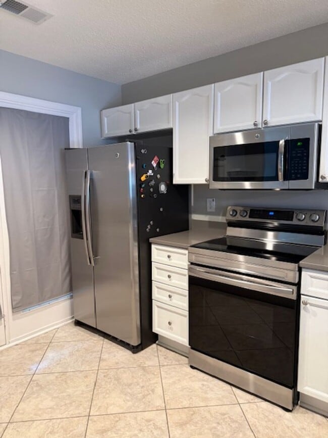 Building Photo - 59 Portrait Ln