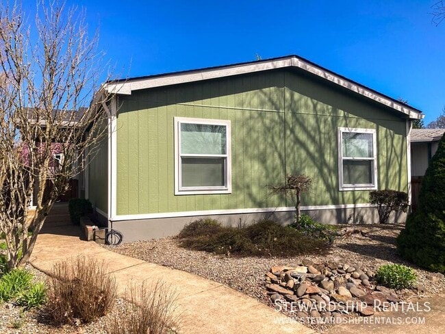 Building Photo - 1313 Bramblewood Ln