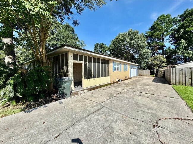 Building Photo - 107 S Lake Dr